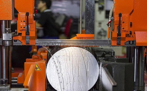 花都立式金属带锯床切削出现跑带故障解决方法！